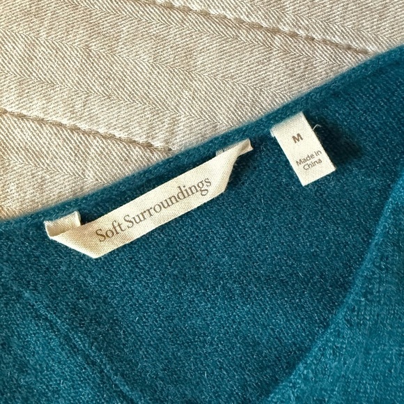 Soft Surroundings Turquoise Cashmere Sweater Size M Ribbed Sleeves Panel Seam - Picture 6 of 7